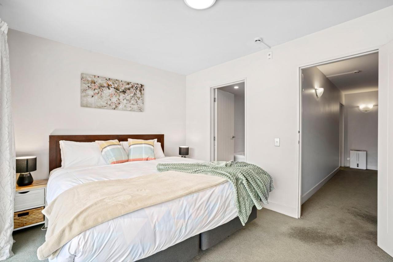 Lakefront Living - 2 Bedroom Aptmt In Alpine Village *