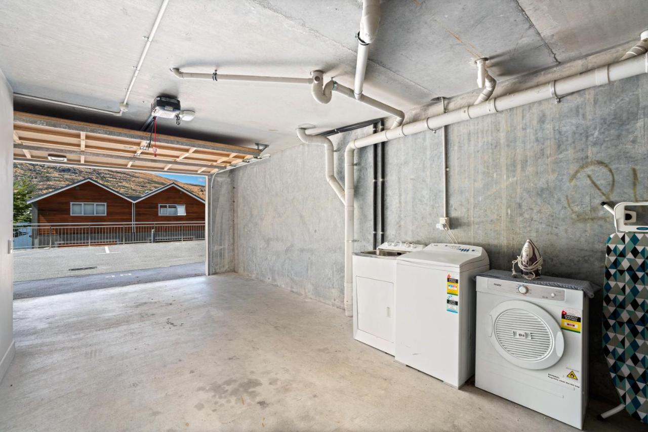 Lakefront Living - 2 Bedroom Aptmt In Alpine Village Apartment *