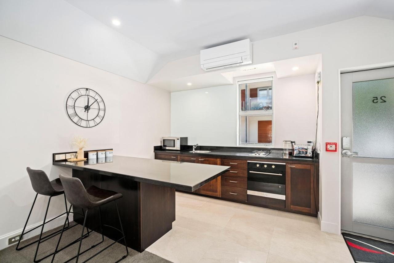 Apartment Lakefront Living - 2 Bedroom Aptmt In Alpine Village Queenstown